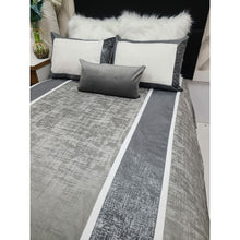 Load image into Gallery viewer, Custom Concept 551