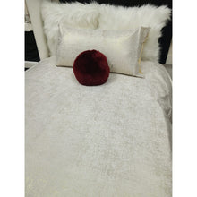 Load image into Gallery viewer, The Gilden