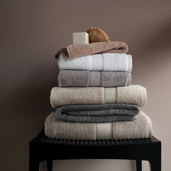 Premium Egyptian Cotton Bath Towel – Plush, Soft & Exceptionally Absorbent by Veluda