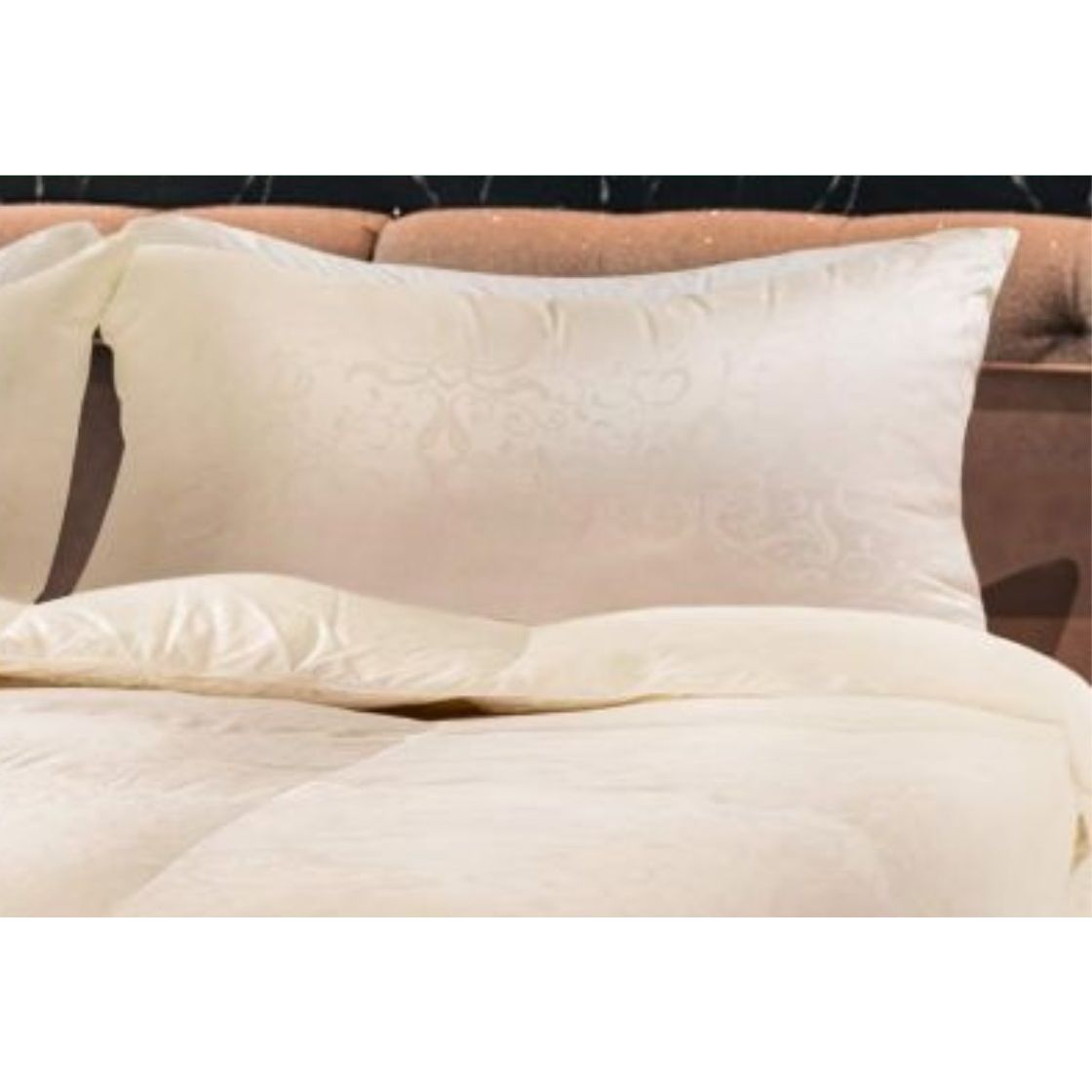 Eliasa Eiderdown Pillow