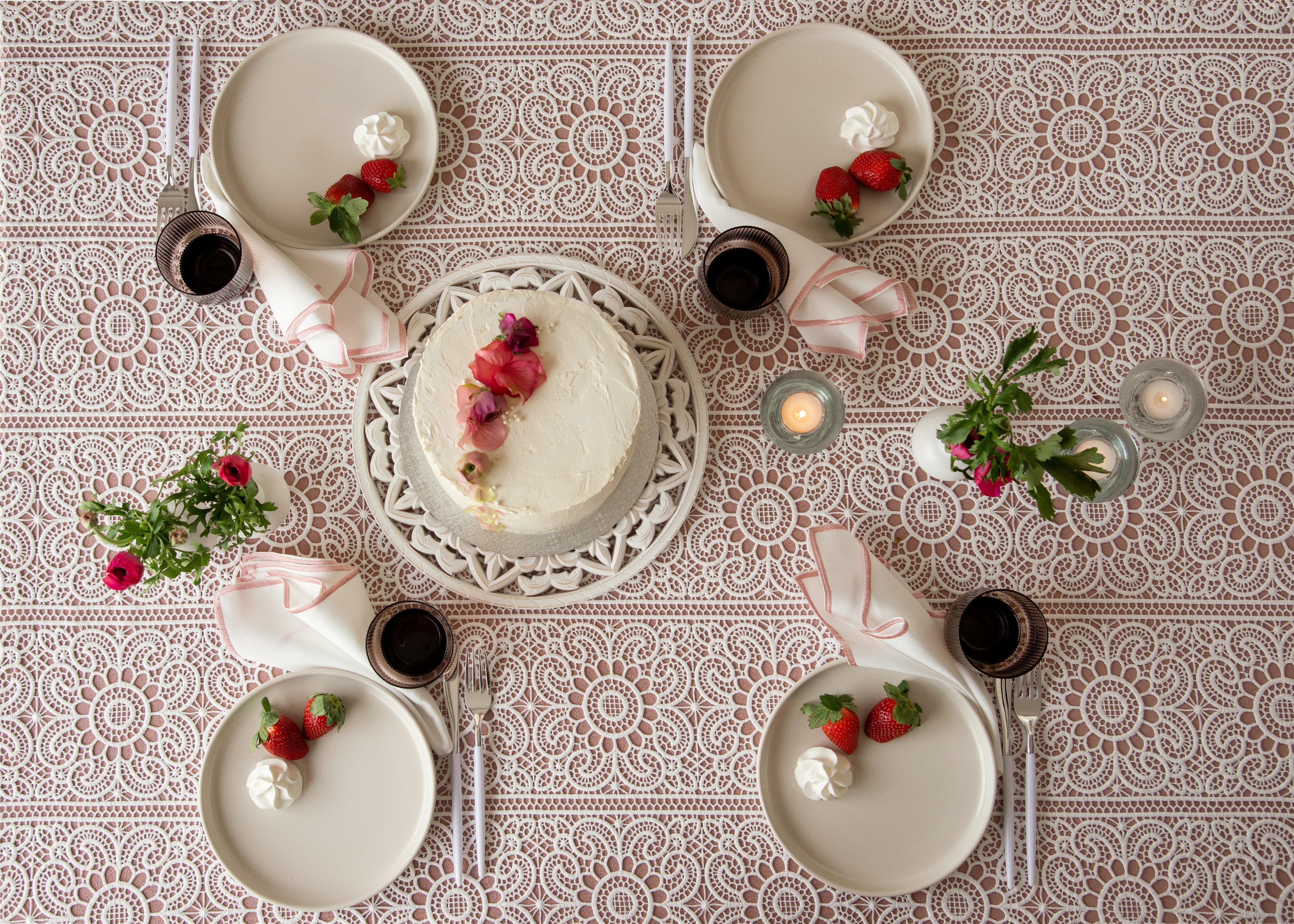 The Rosette White Lace Tablecloth