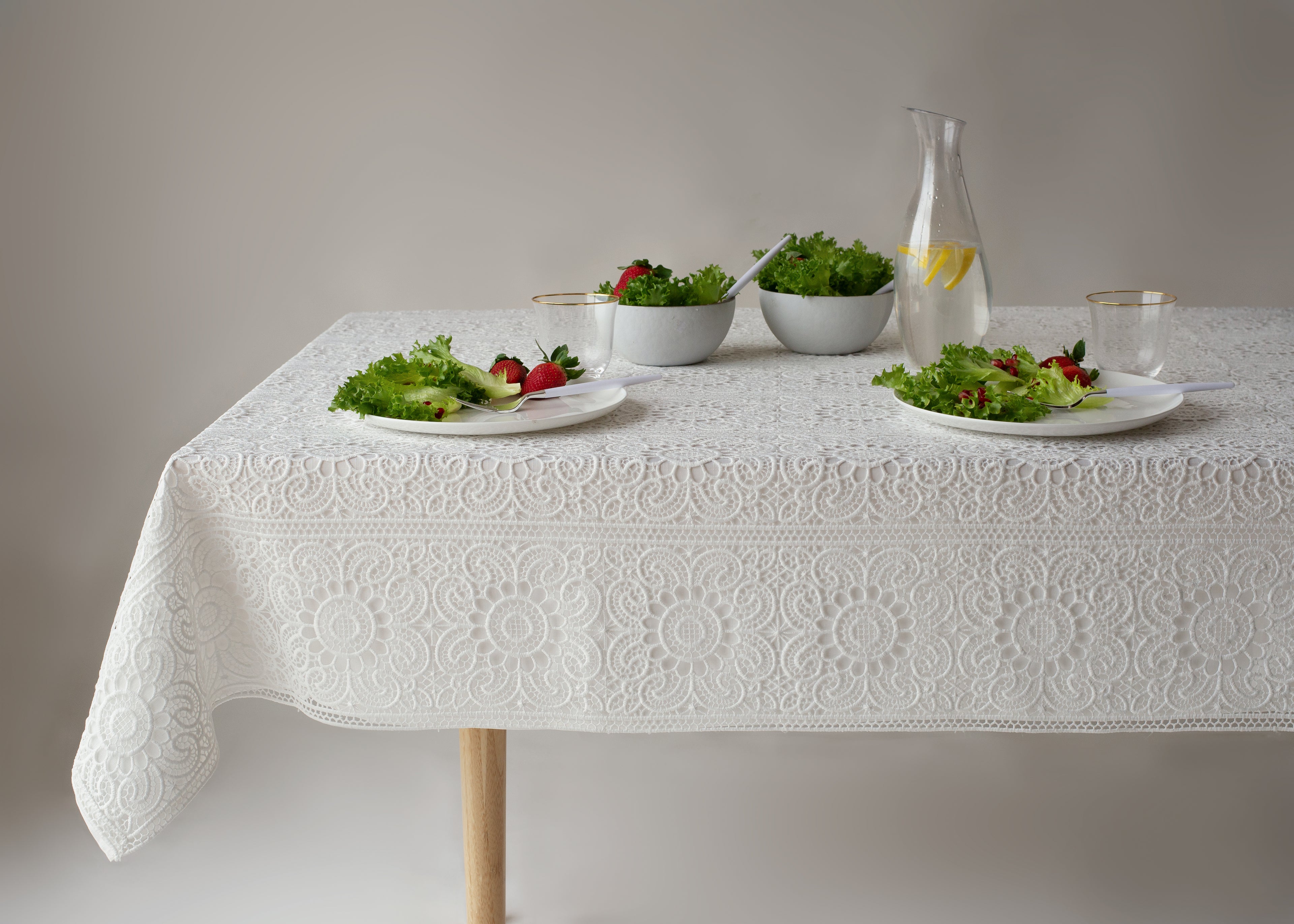 The Rosette White Lace Tablecloth