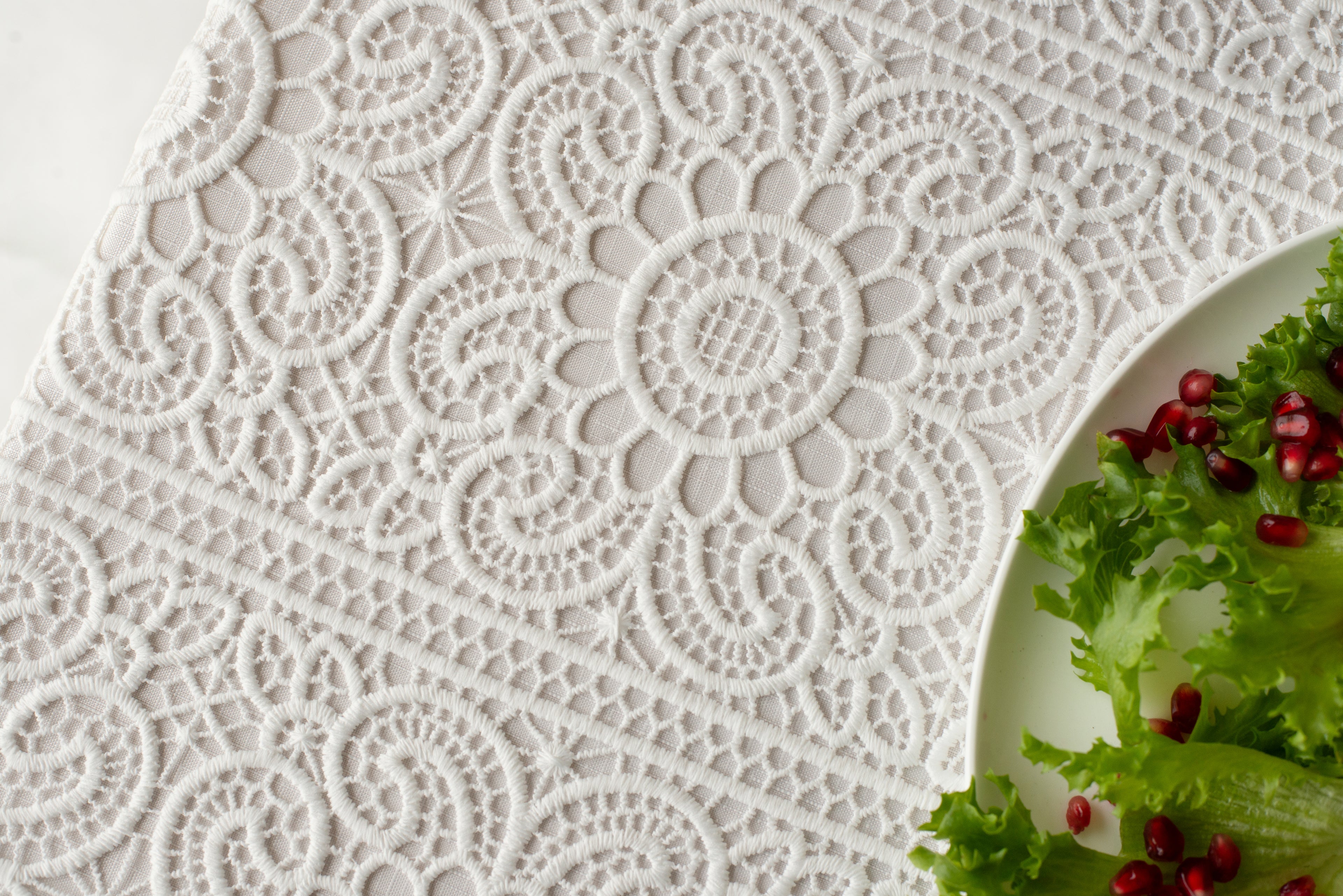 The Rosette White Lace Tablecloth