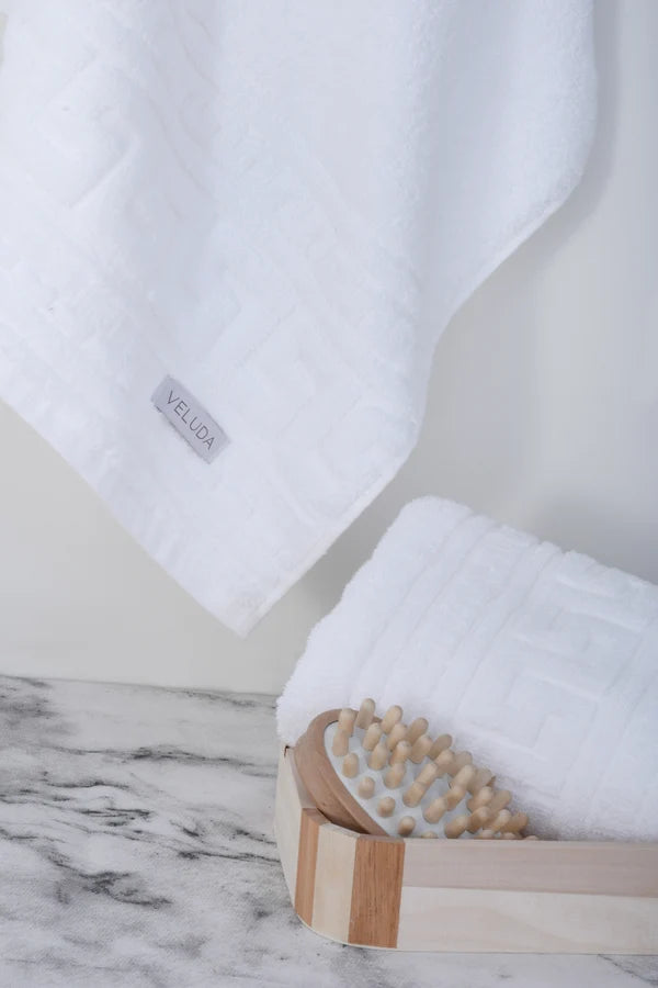 Ultrasoft Super Absorbent Bath Towel Plush & Everyday Luxury by Veluda Brasilia