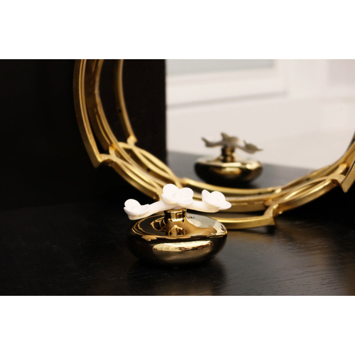 Gold Circular Diffuser with Three White Flowers, "English Pear & Freesia" Scent