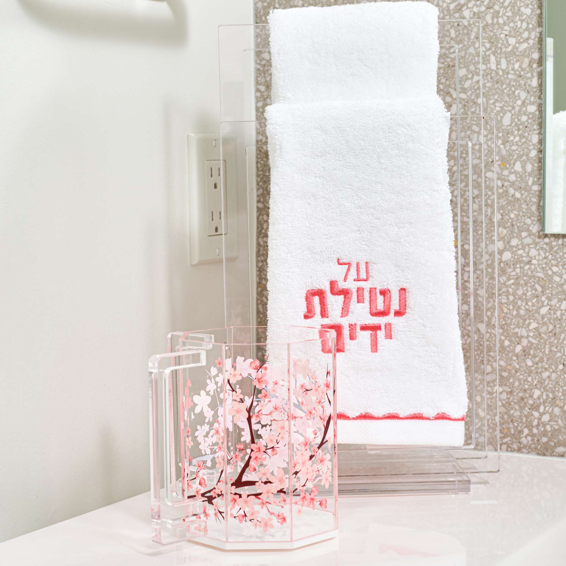 Scalloped Finger Towel